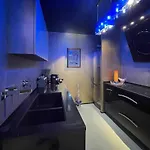 Apartment Vip Garden Jacuzzi Seaview In The Hearth Of Downtown