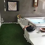 Apartment Vip Garden Jacuzzi Seaview In The Hearth Of Downtown *