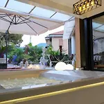 Vip Garden Jacuzzi Seaview In The Hearth Of Downtown Apartmán
