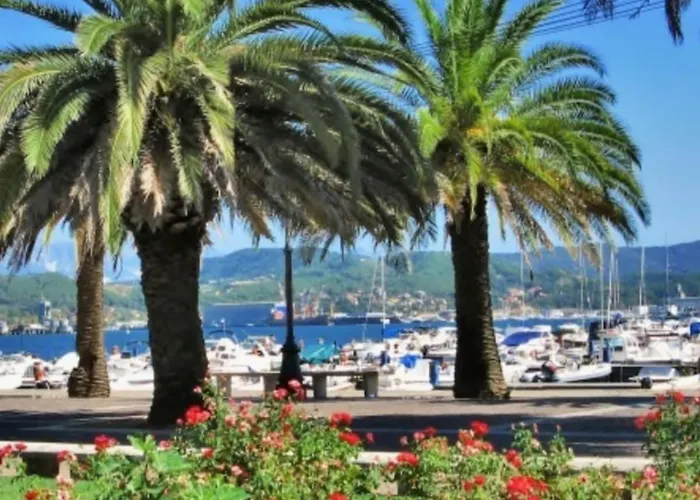 Vip Garden Jacuzzi Seaview In The Hearth Of Downtown Appartement La Spezia